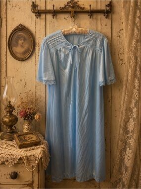 Vintage Deena Blue Nylon Lace Trim Short Sleeve Nightgown Robe Style Housecoat L
